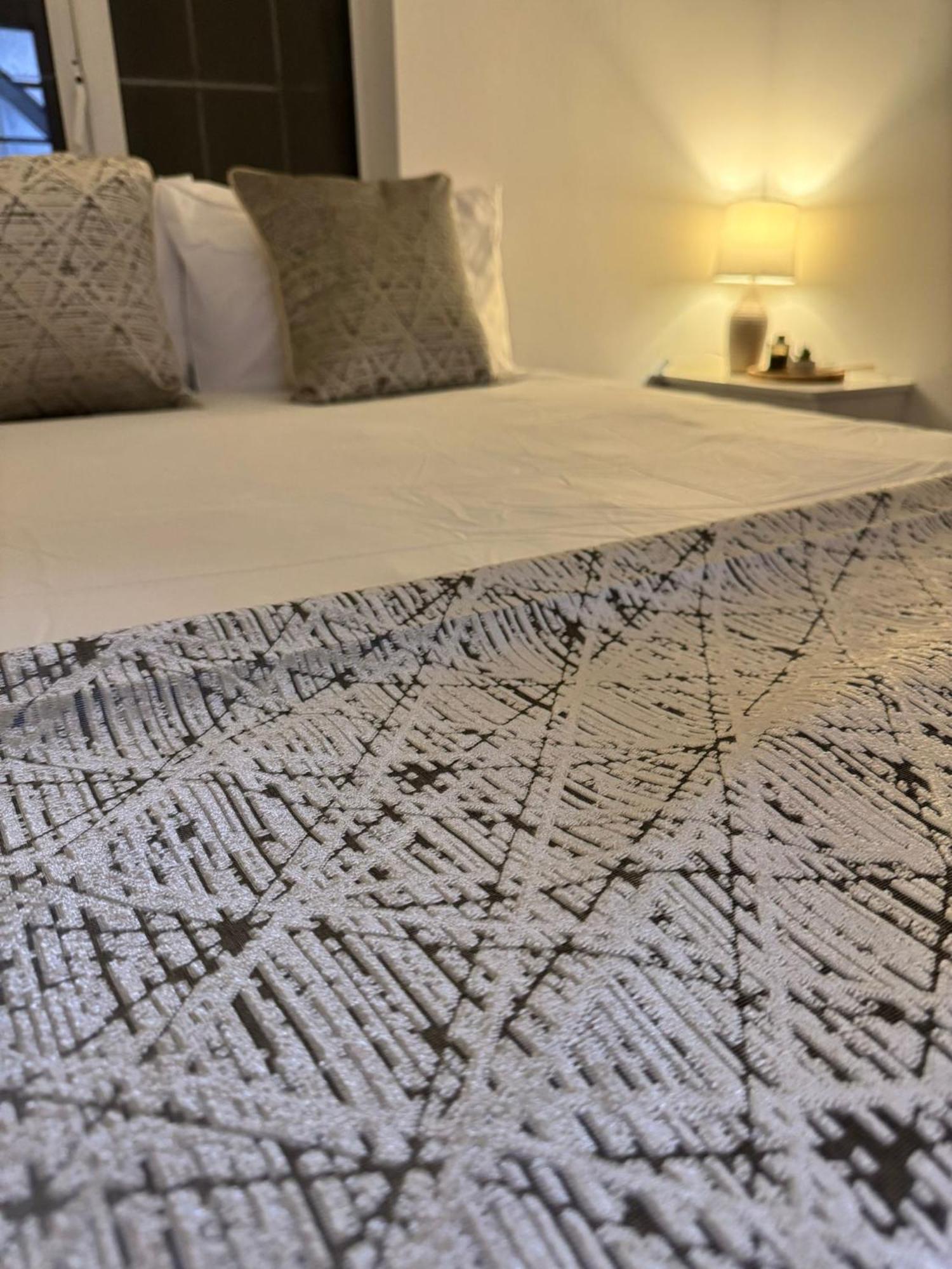 Shm Stays Solihull Hs2 Nec Airport Nr M6 M40 M42 Great For Long & Short Stays 15 Min Walk To Train Station 5 Min Drive To Town Centre Outside Bus Stops & Supermarket Free Parking Exteriér fotografie