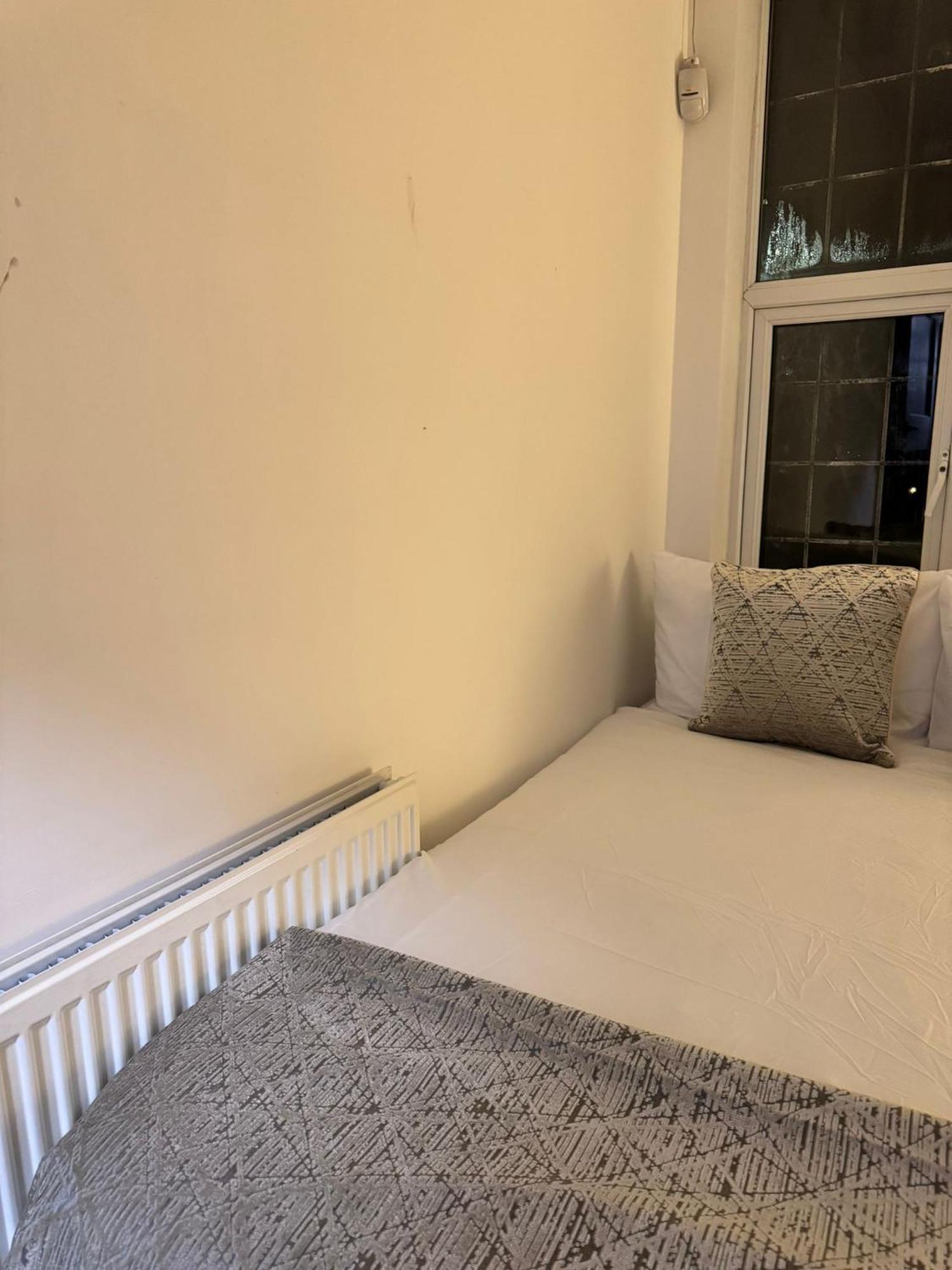 Shm Stays Solihull Hs2 Nec Airport Nr M6 M40 M42 Great For Long & Short Stays 15 Min Walk To Train Station 5 Min Drive To Town Centre Outside Bus Stops & Supermarket Free Parking Exteriér fotografie