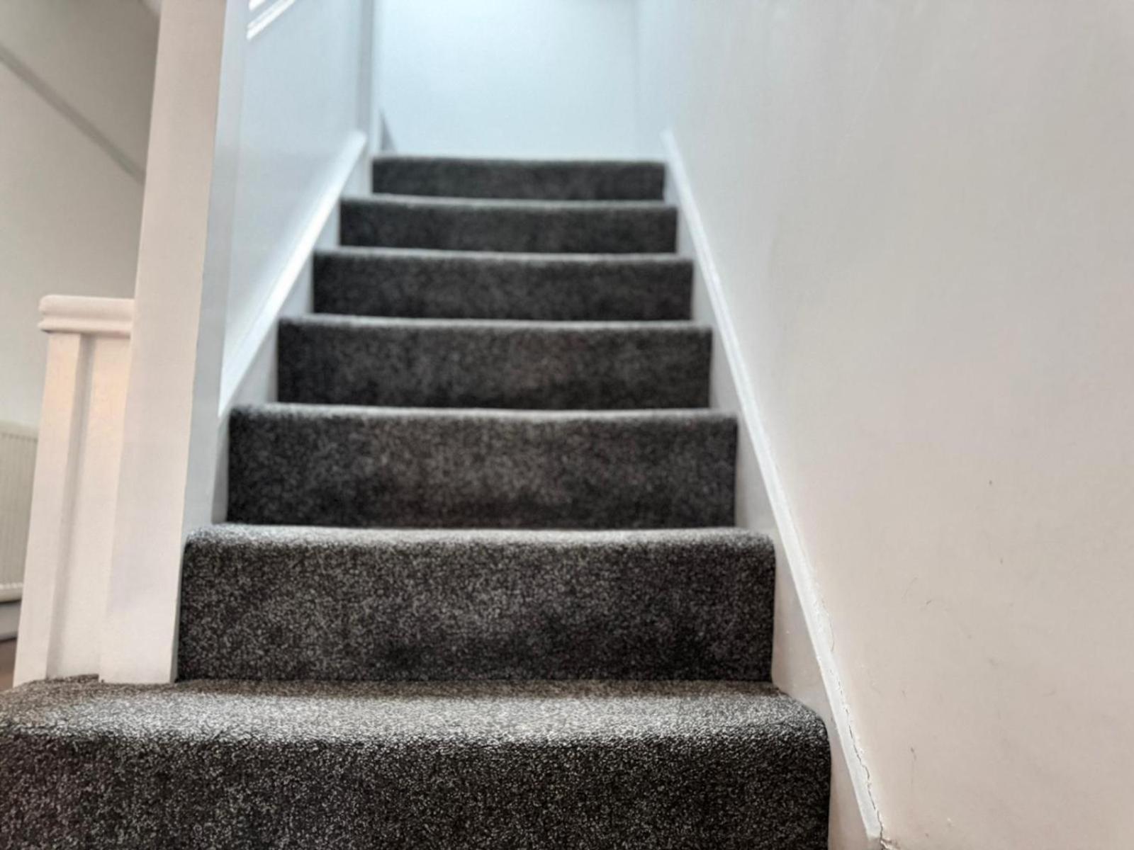 Shm Stays Solihull Hs2 Nec Airport Nr M6 M40 M42 Great For Long & Short Stays 15 Min Walk To Train Station 5 Min Drive To Town Centre Outside Bus Stops & Supermarket Free Parking Exteriér fotografie